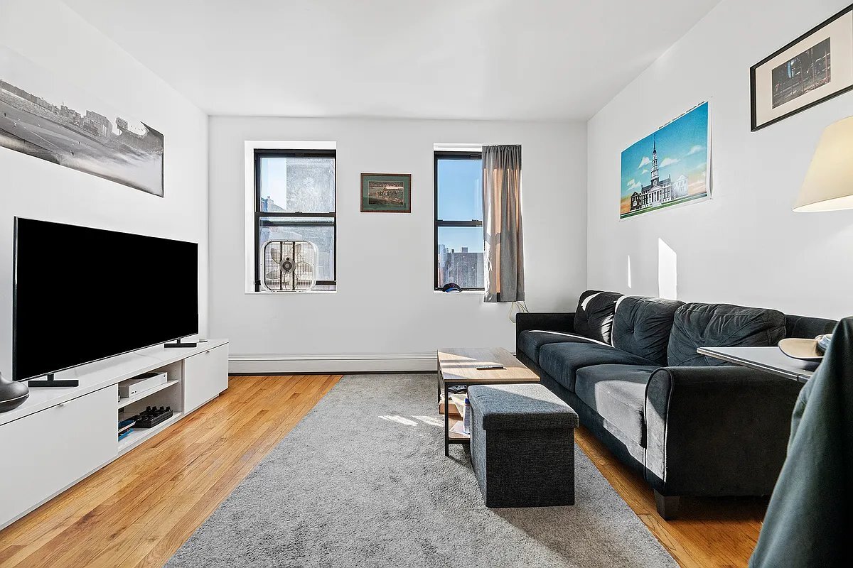 Foto principal - 193 E 4th St