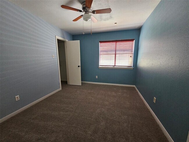 Building Photo - 12110 Hedgedown Dr