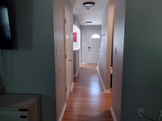 Foto del edificio - Beautifully renovated 4 bed 5 bath condo with a private back yard