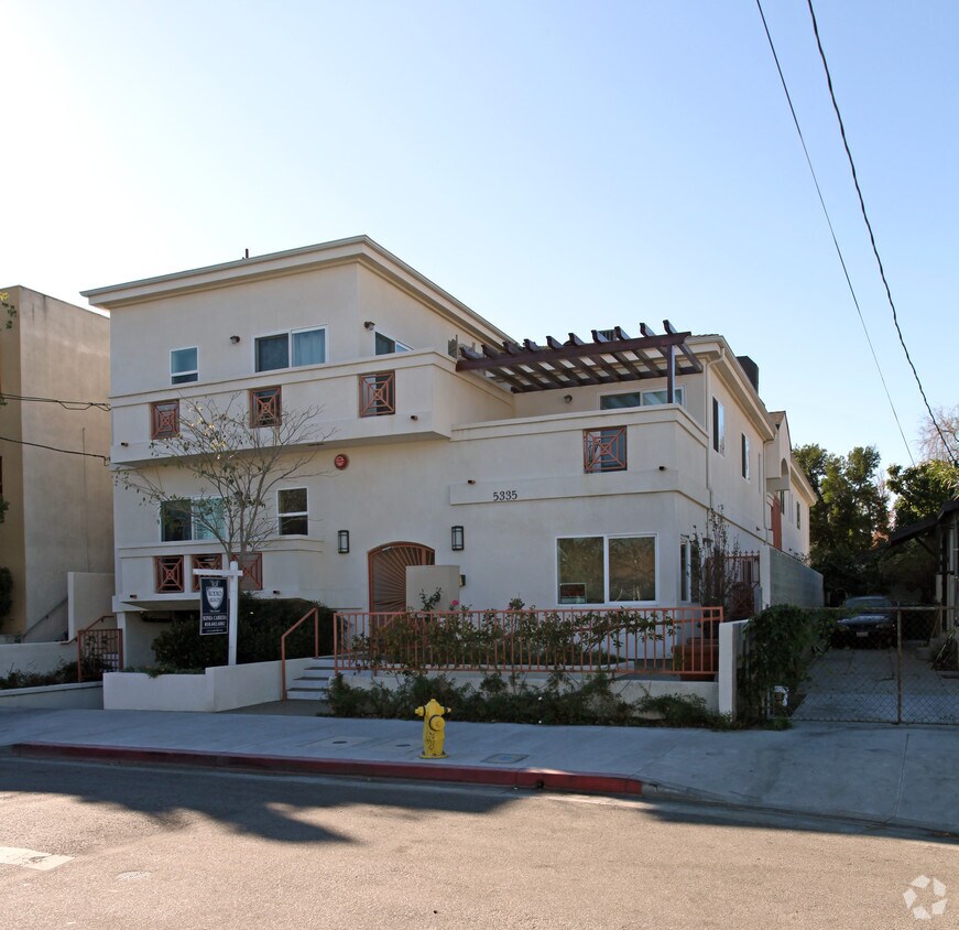 5335 Cartwright Ave, North Hollywood, CA 91601 Apartments in North