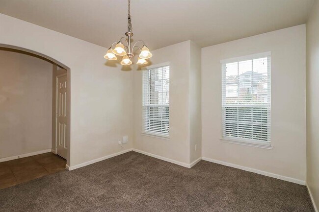 Foto del edificio - 3434 Tulip Trace Dr