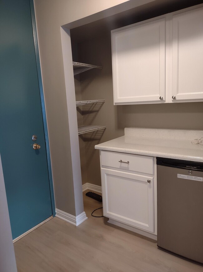 Building Photo - 1140 E Ocean Blvd