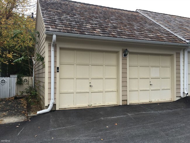 Building Photo - 422 Little Quarry Rd