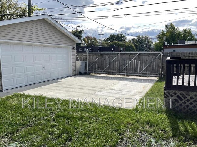 Foto del edificio - 23028 Pilgrim Ave