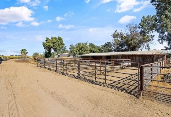 Foto del edificio - 8145-8142 8 1/2 Ave