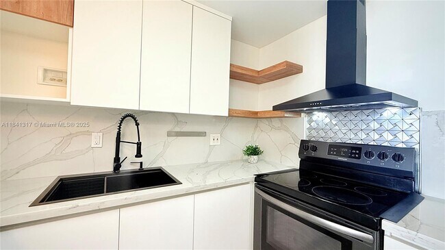 Foto del edificio - 1465 NE 123rd St