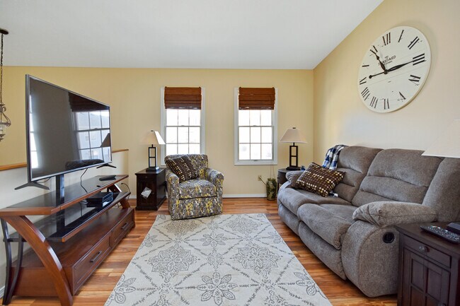Building Photo - 421 Park Creek Ct