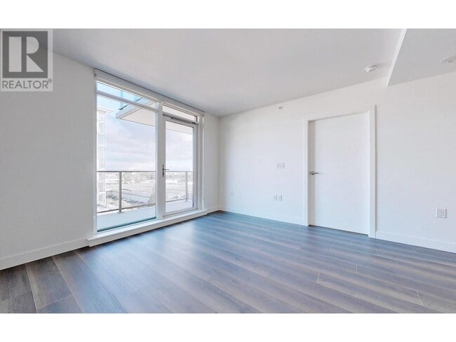 Photo du bâtiment - 8188-8188 Fraser St