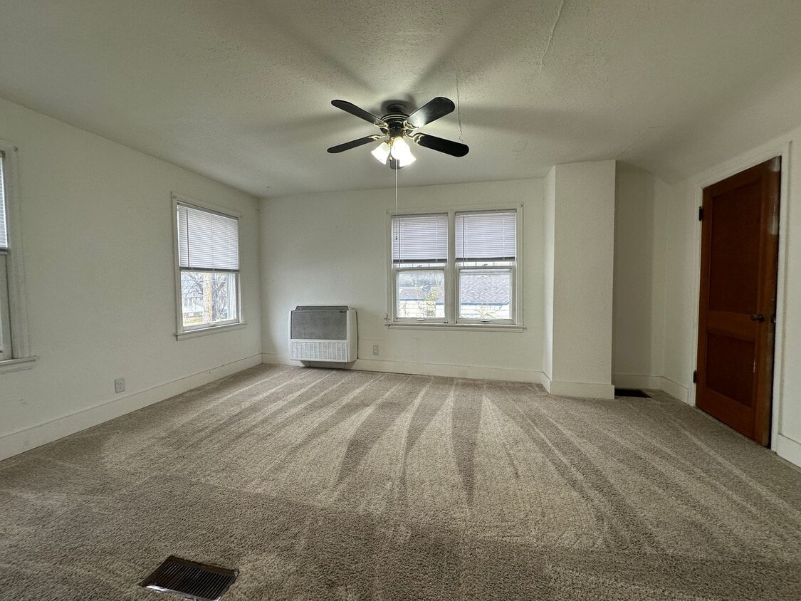 Primary Photo - 110 N 22nd St