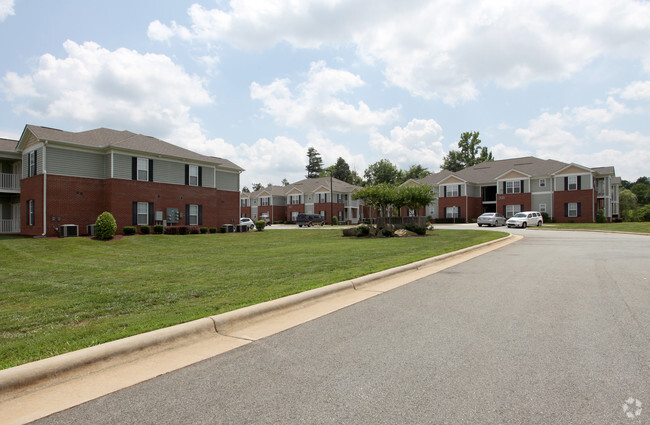 Building Photo - Auburn Trace Apartments