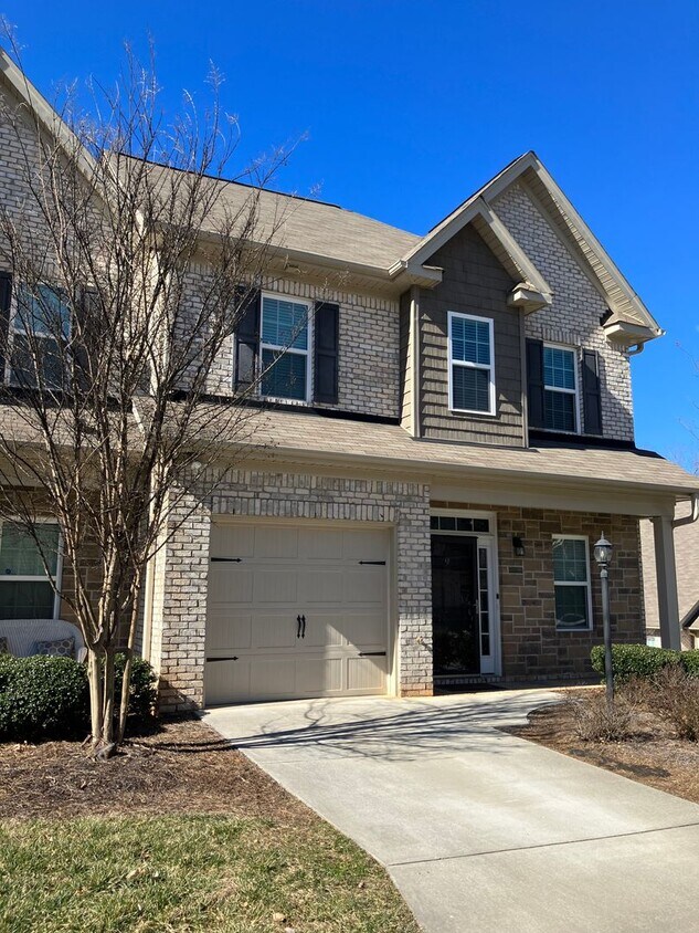 Primary Photo - Like new brick 3 bedroom townhome in Lake ...