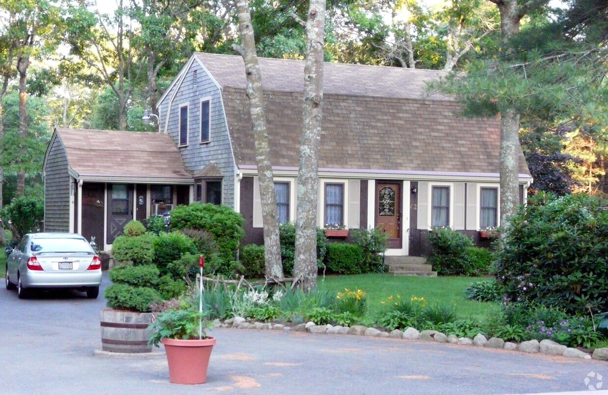 40 Bourne St, Plymouth, MA 02360 Apartments in Plymouth, MA