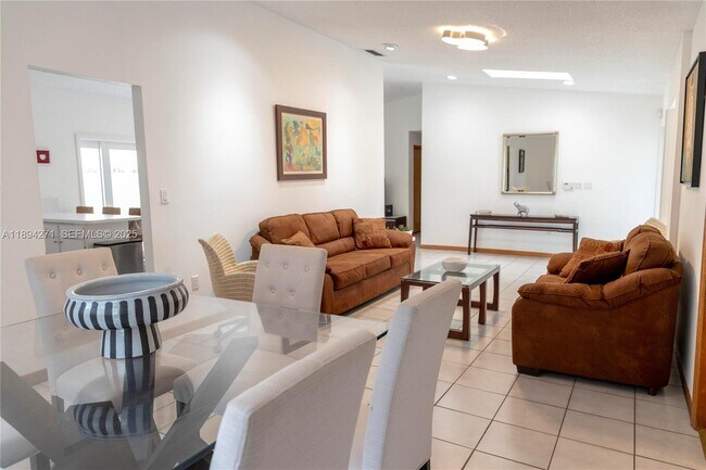 Foto del edificio - 8192 SW 90th Ave