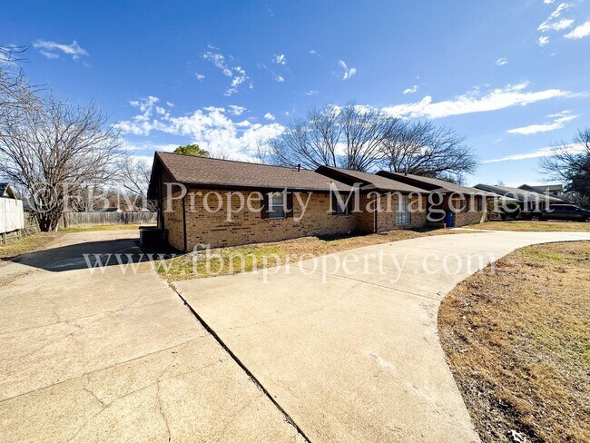 Foto del edificio - 1204 Williamsburg Dr