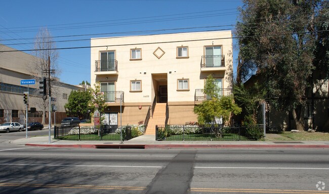 Foto del edificio - 14655 Vanowen St