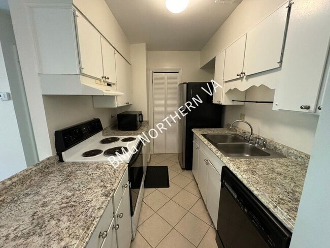 Foto del edificio - 5819-E Rexford Dr-