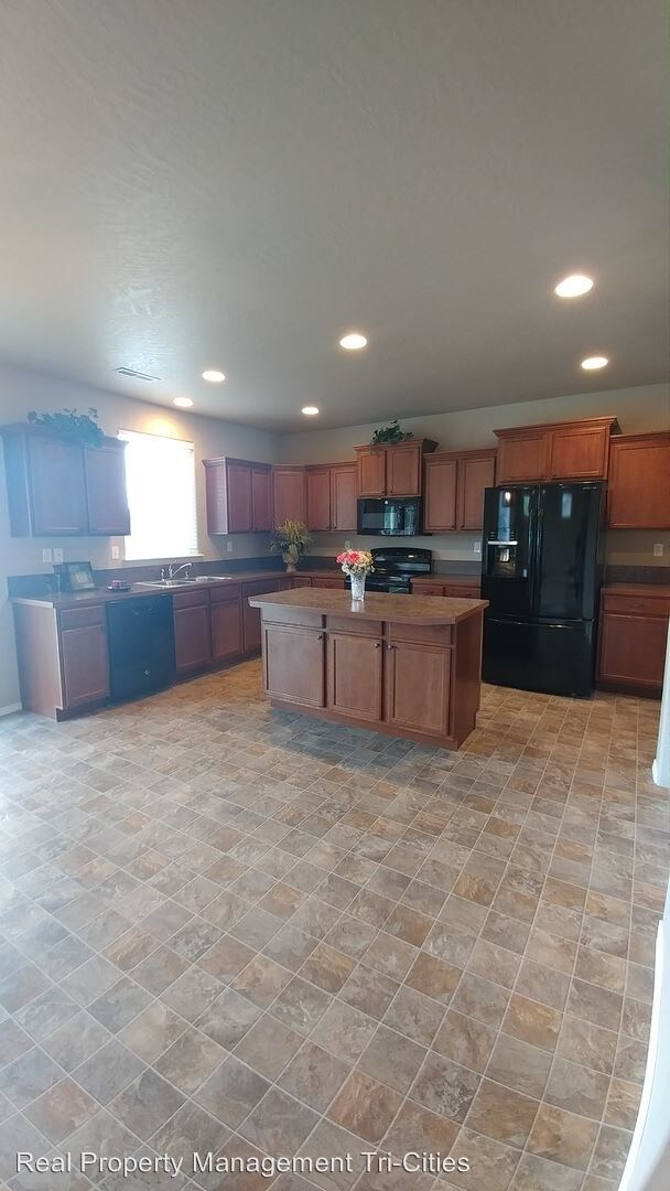 Building Photo - 3 br, 2.5 bath House - 3572 W. 11th Pl