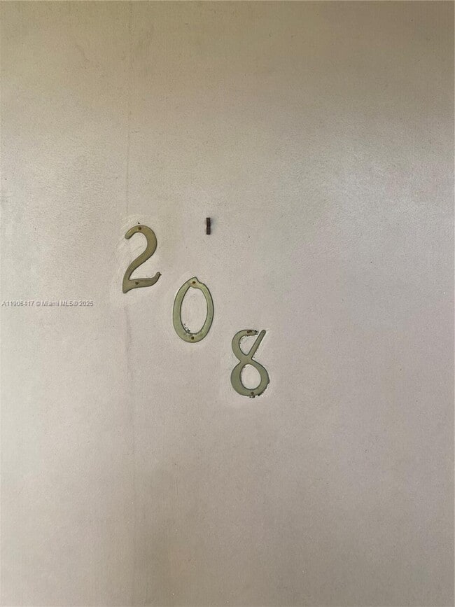 Building Photo - 2420 Diana Dr