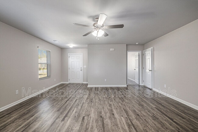 Building Photo - 715 The Heights Ln