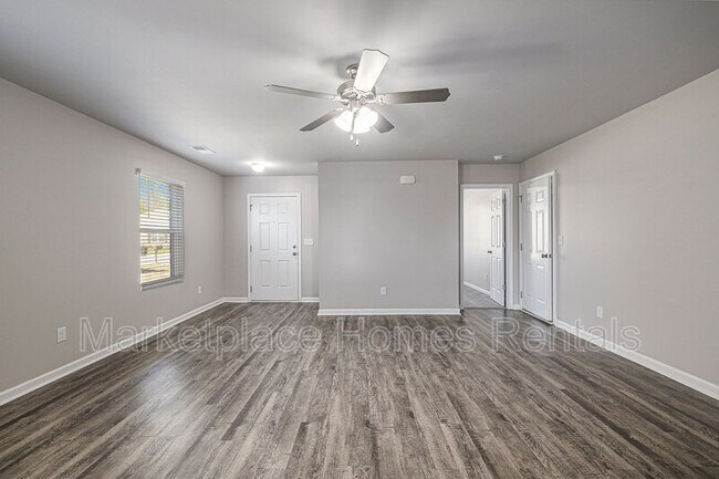 Foto del edificio - 715 The Heights Ln