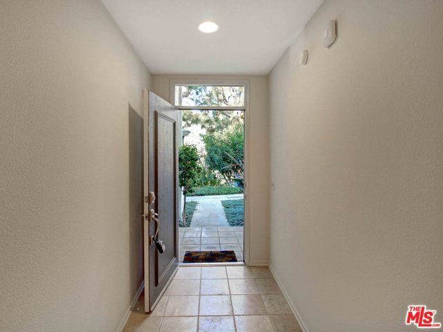 Building Photo - 17085 Palisades Cir
