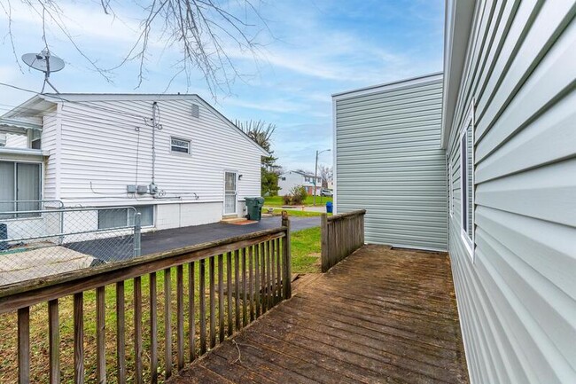 Building Photo - 3177 Bluefield Dr