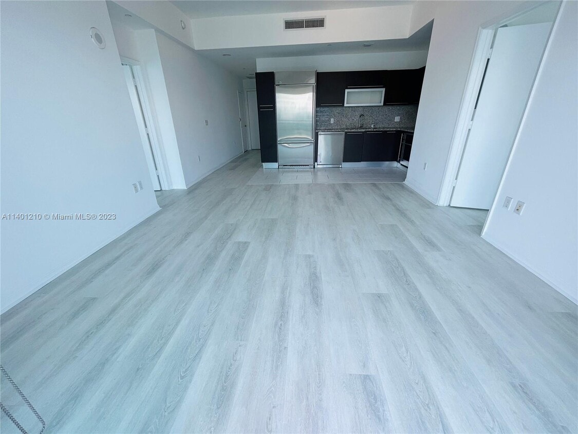 Primary Photo - 950 Brickell Bay Dr