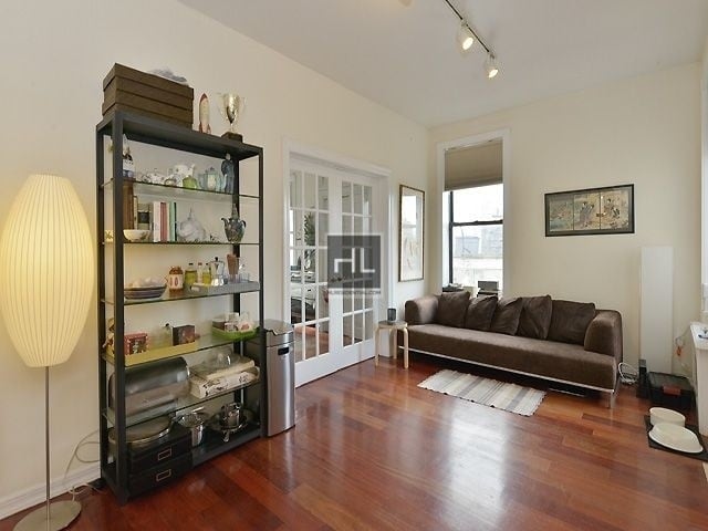 Building Photo - 274 W 19th St