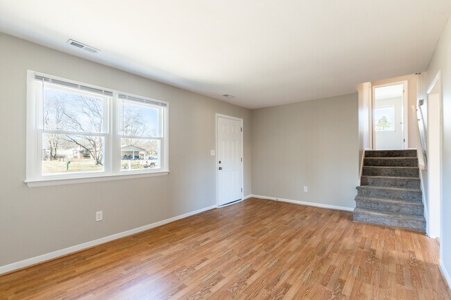 Family Room - 103 Knight Pl