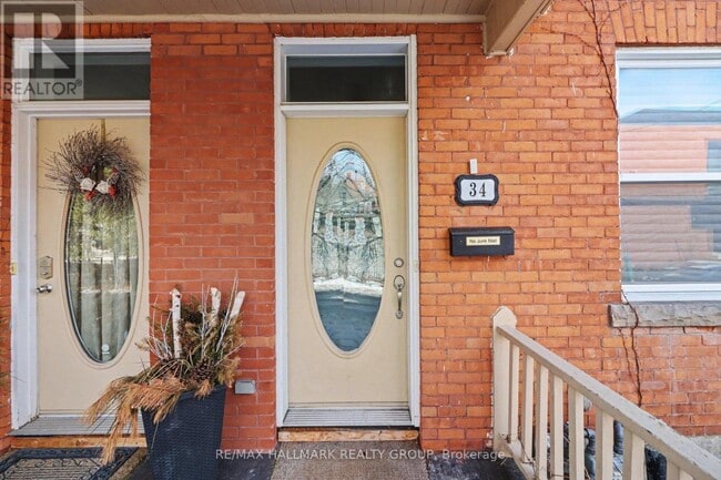 Building Photo - 34 Lewis St