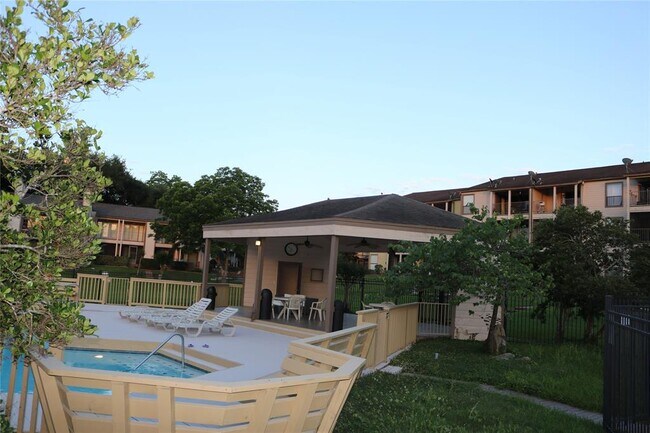 Building Photo - 104 Lakeview Terrace