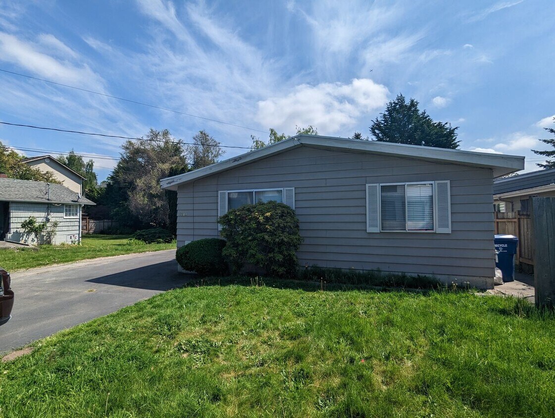 Primary Photo - 2 br, 1 bath House - 9710 Woodlawn Ave N