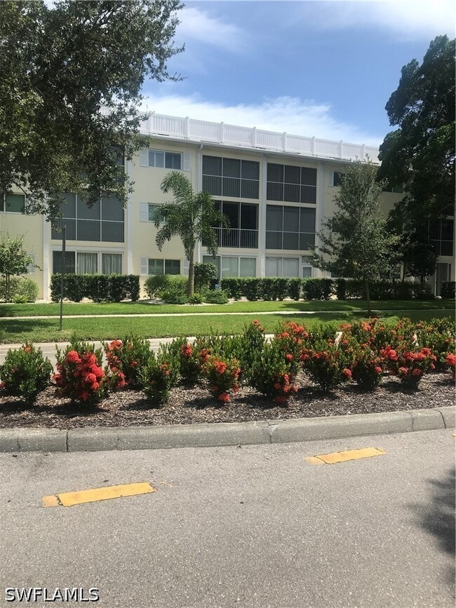 Building Photo - 216 Banyan Blvd