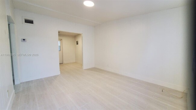 Foto del edificio - 841 NW 12th Ave