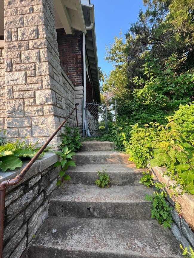 Building Photo - 6155 Sherry Ave