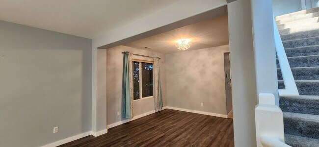 Foto del edificio - 5 bedroom 2.5 Bathroom single family home ...