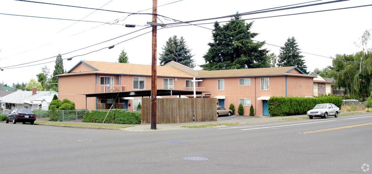 Building Photo - 8231 N Fessenden St