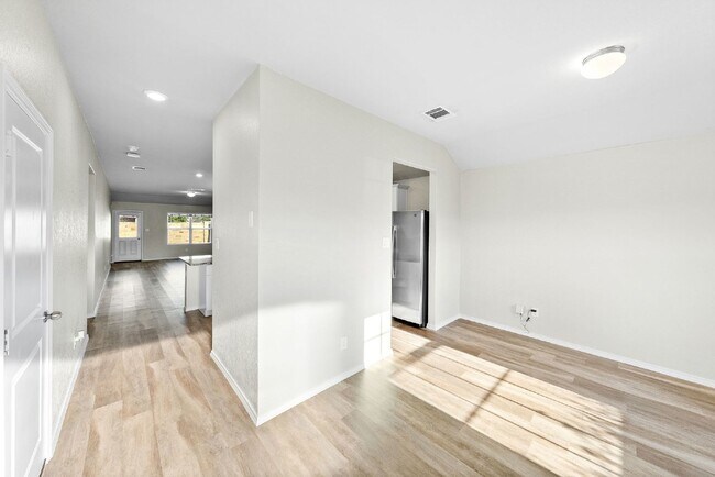 Building Photo - 3-Bed, 2-Bath Sanctuary Where Comfort Meets Charm