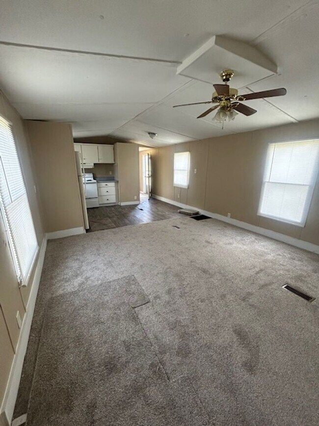 Foto del edificio - 3-bedroom, 2-bath mobile home