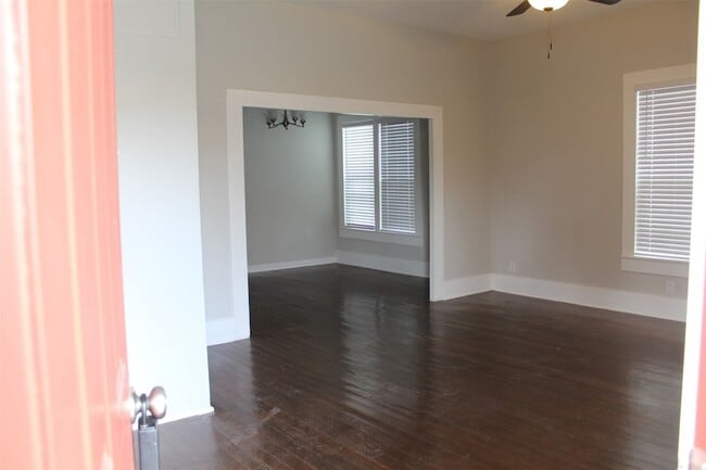 Building Photo - 402 Granberry St