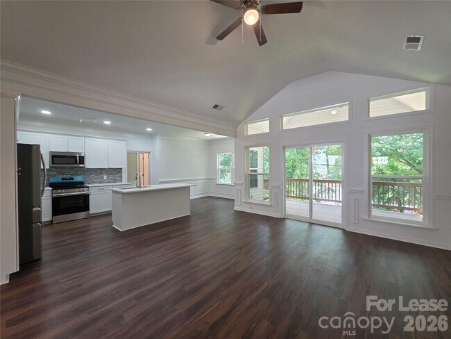 Foto del edificio - 595 Foxwood Dr SE