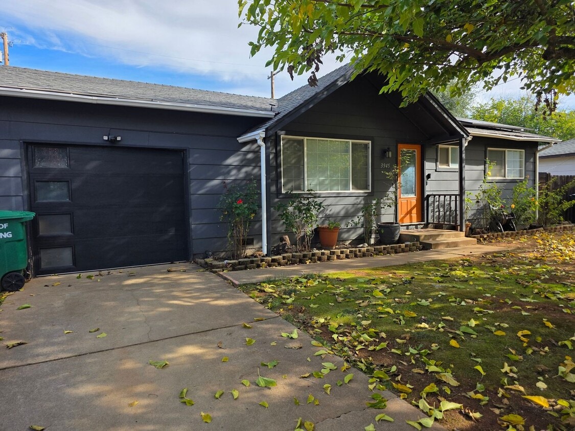 Primary Photo - 3 BED/1 BATH LOCATED IN REDDING, CA