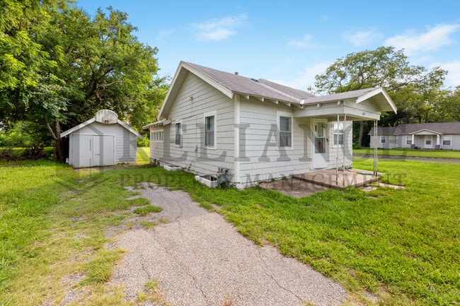 Building Photo - 601 SE 5th St