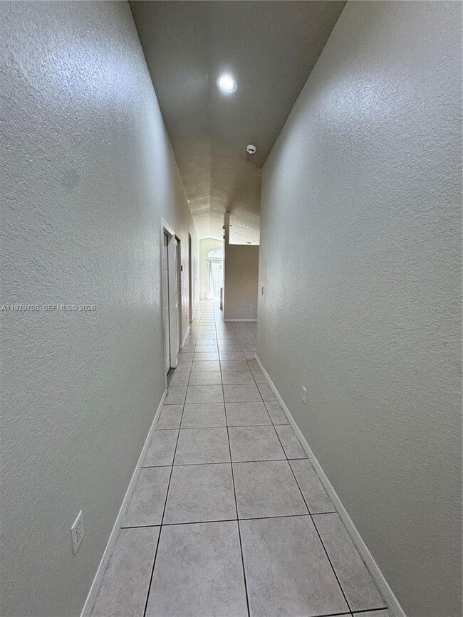 Building Photo - 2010 SE 14th St