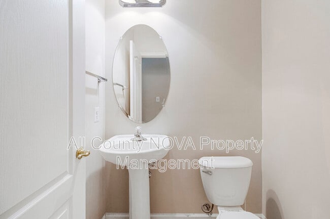 Building Photo - 8208 Riggos Way