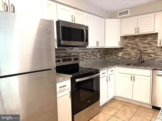 Building Photo - 3503 Wedgewood Ct