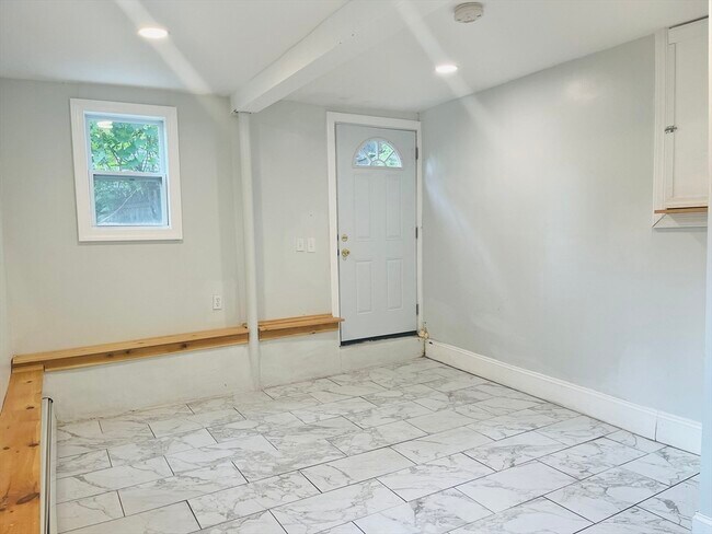 Building Photo - 483 South St