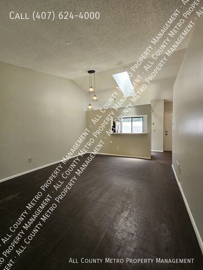 Building Photo - Affordable Orlando 2 Bedroom Duplex