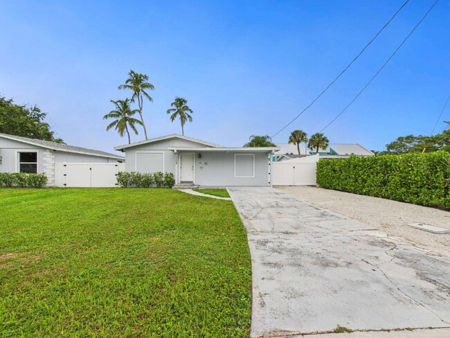 Foto del edificio - Bright & Pet-Friendly 2BR Home in River Pa...