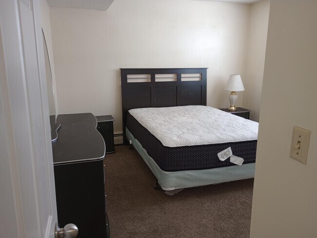 Foto del edificio - 2925 Woodland Ave